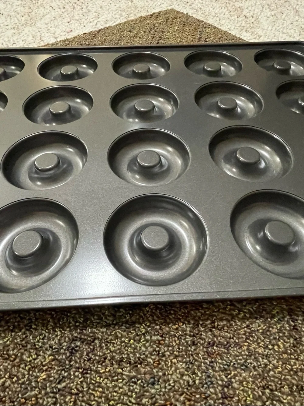 Wilton, perfect results, 20-capacity donut pan